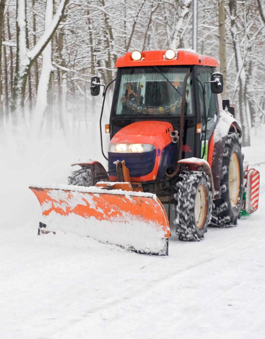 Traktor för snöröjning